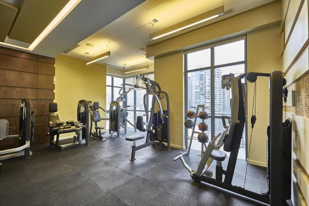 Chic 1-Br Condo; Parking Included; Downtown Core Toronto Extérieur photo