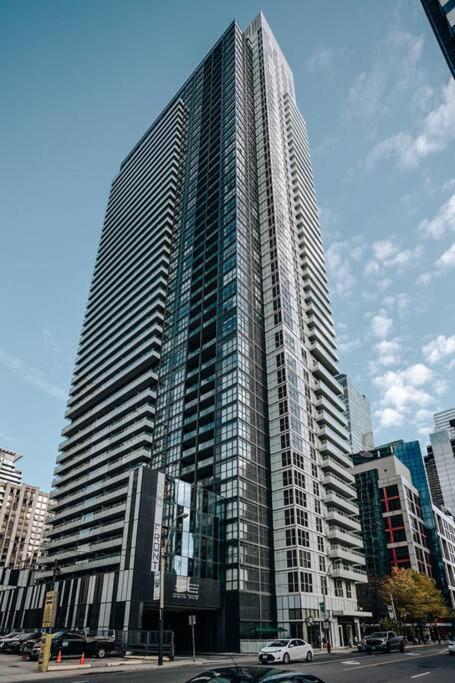 Chic 1-Br Condo; Parking Included; Downtown Core Toronto Extérieur photo