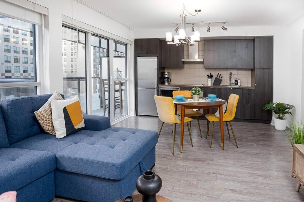 Chic 1-Br Condo; Parking Included; Downtown Core Toronto Extérieur photo