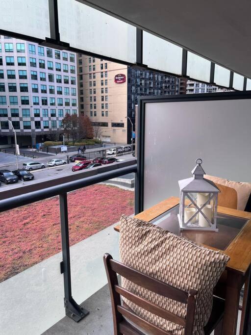 Chic 1-Br Condo; Parking Included; Downtown Core Toronto Extérieur photo