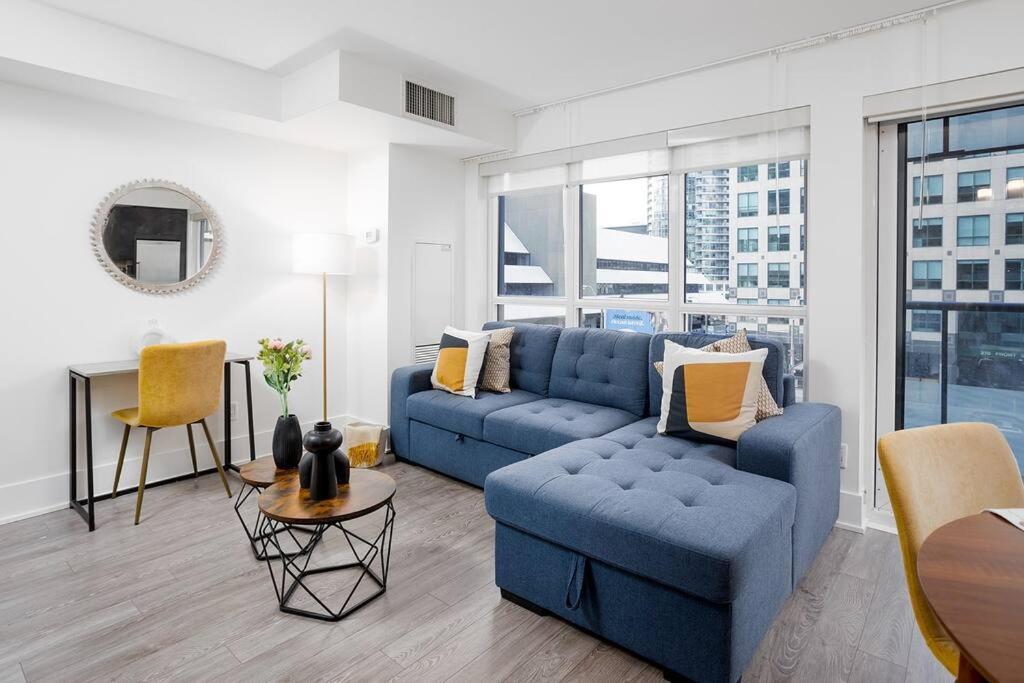 Chic 1-Br Condo; Parking Included; Downtown Core Toronto Extérieur photo