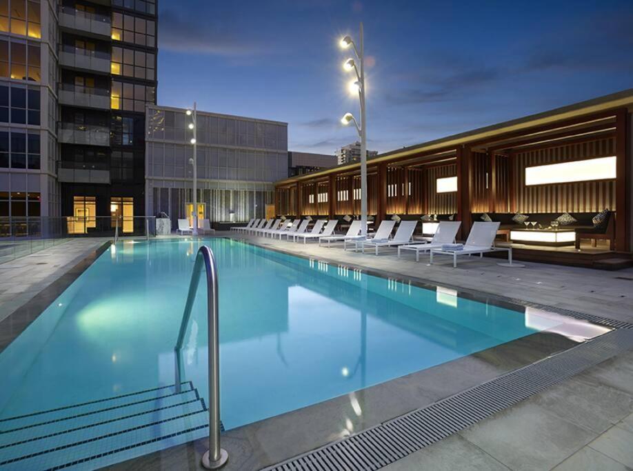 Chic 1-Br Condo; Parking Included; Downtown Core Toronto Extérieur photo