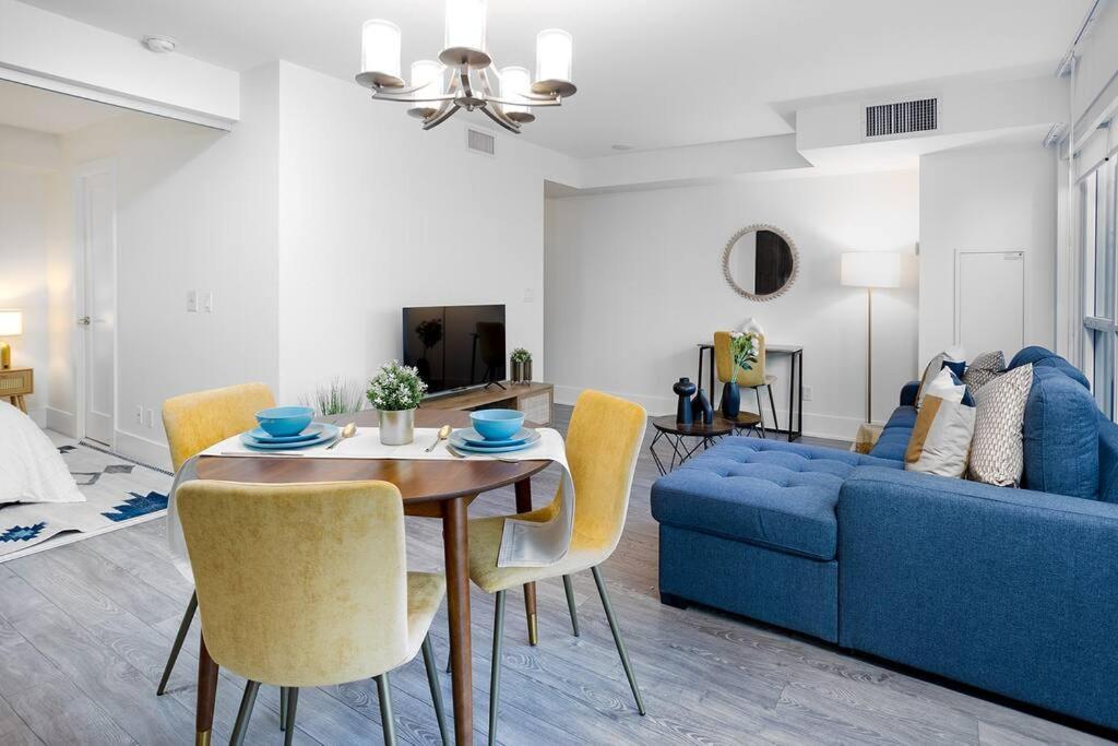 Chic 1-Br Condo; Parking Included; Downtown Core Toronto Extérieur photo